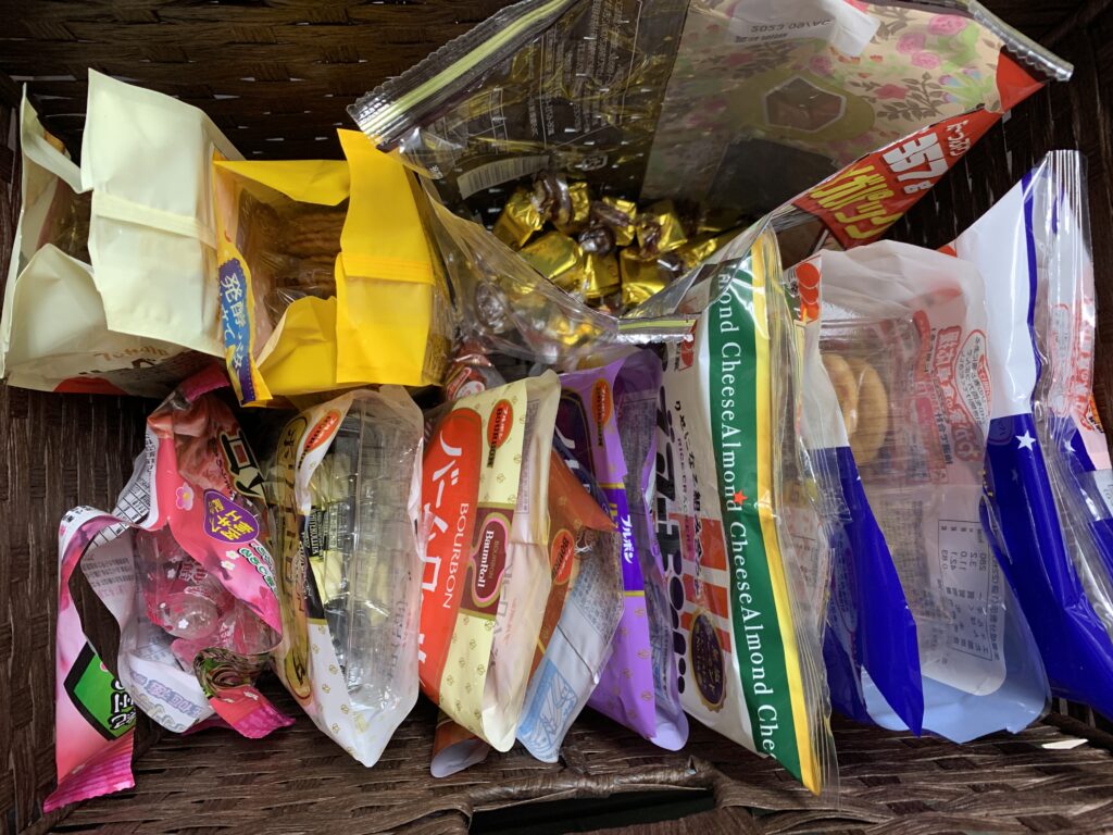 山口市の個別指導塾では高校入試に向けてお菓子を買いました。
